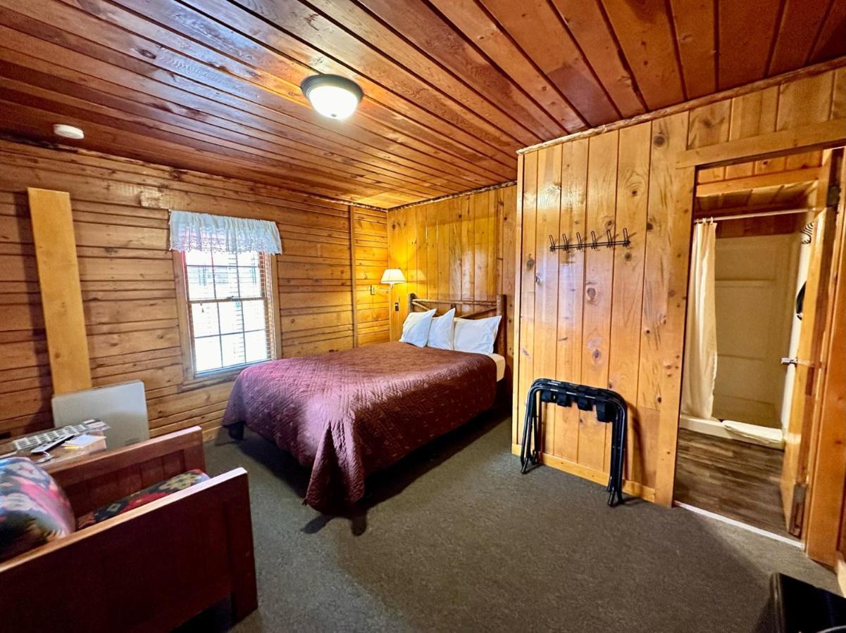 Yellowstone Cabins And Rv เวสต์เยลโลว์สโตน ภายนอก รูปภาพ