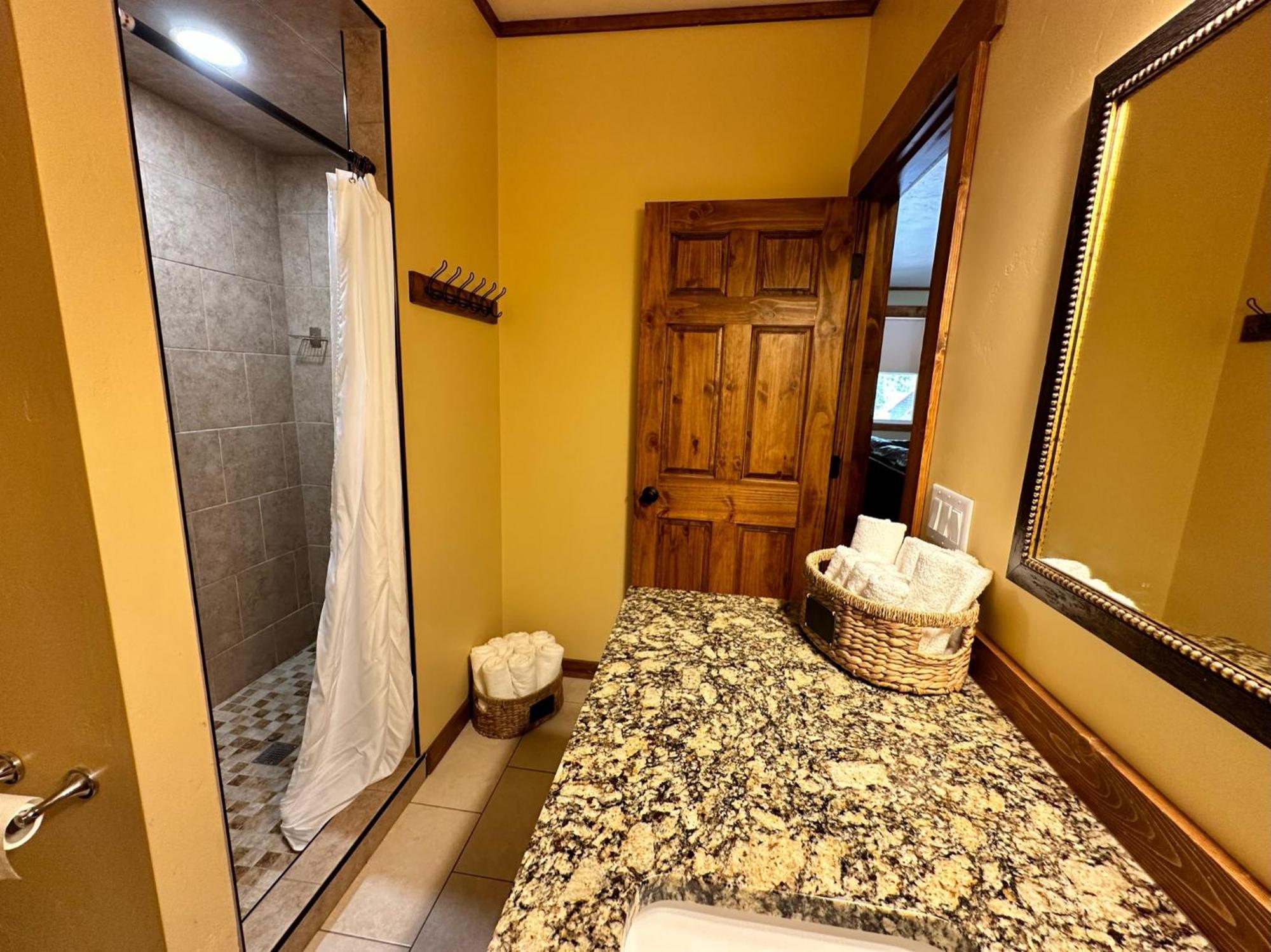 Yellowstone Cabins And Rv เวสต์เยลโลว์สโตน ภายนอก รูปภาพ