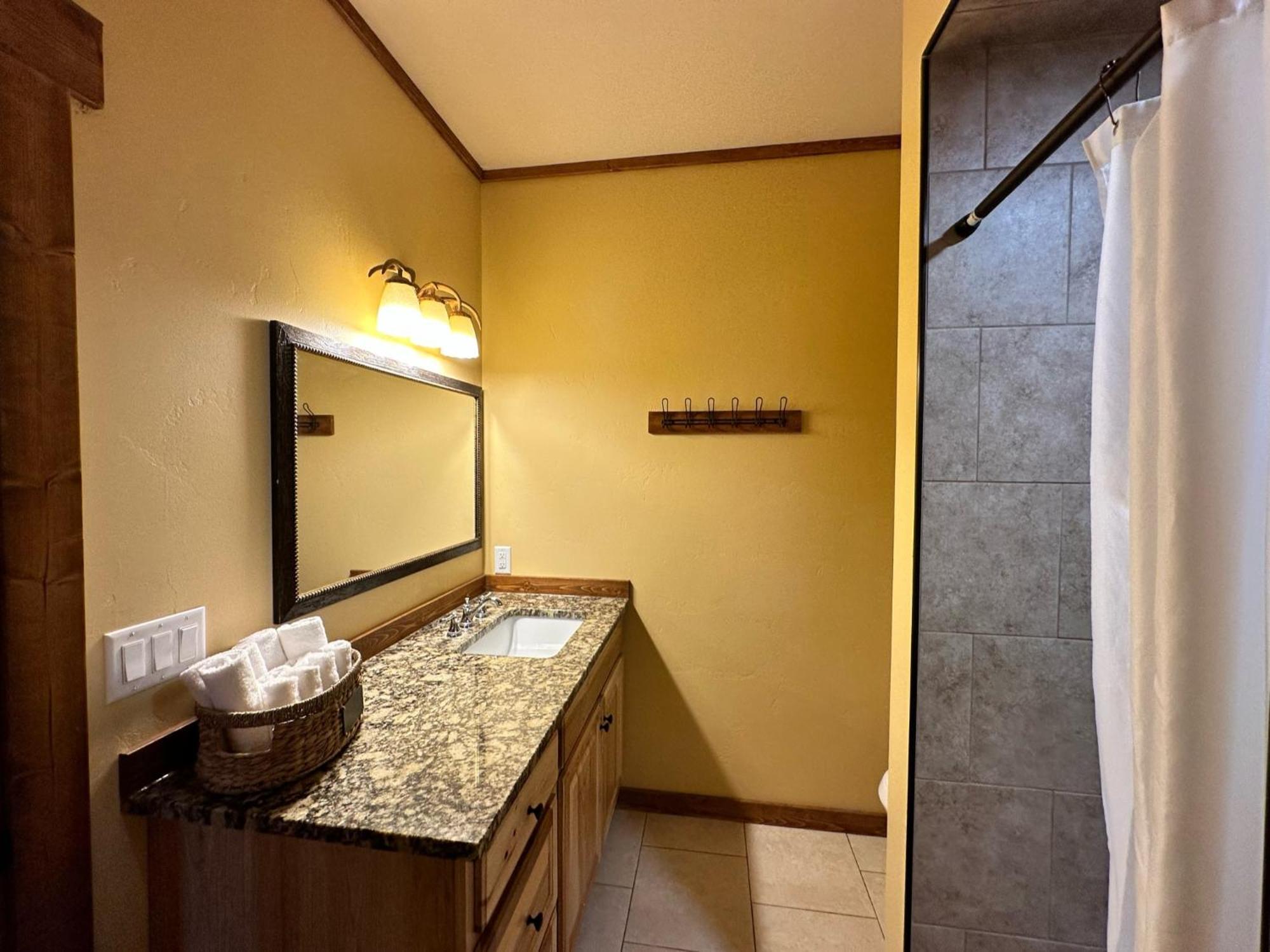 Yellowstone Cabins And Rv เวสต์เยลโลว์สโตน ภายนอก รูปภาพ