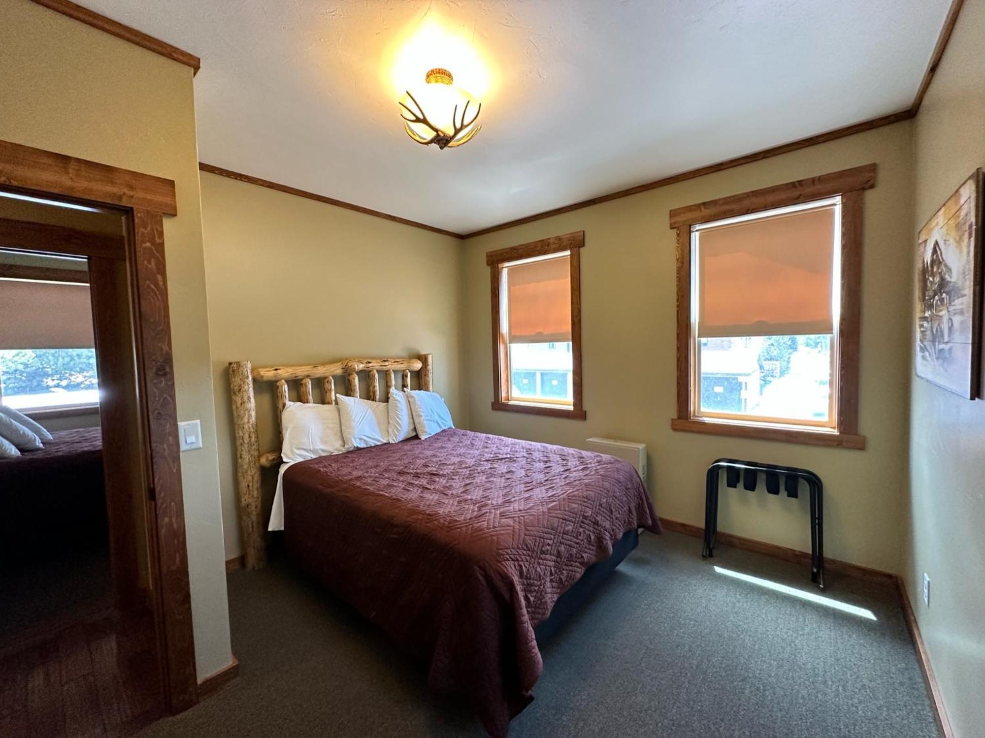 Yellowstone Cabins And Rv เวสต์เยลโลว์สโตน ภายนอก รูปภาพ