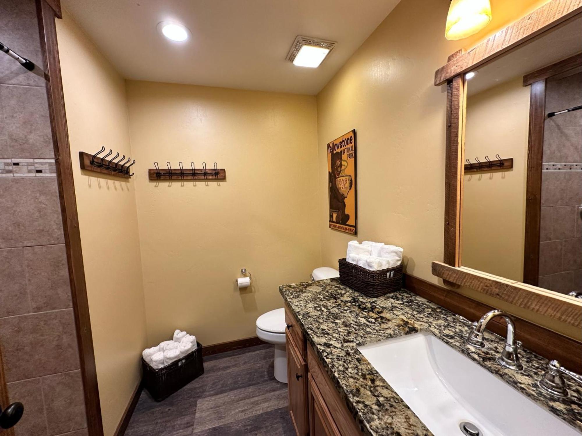 Yellowstone Cabins And Rv เวสต์เยลโลว์สโตน ภายนอก รูปภาพ