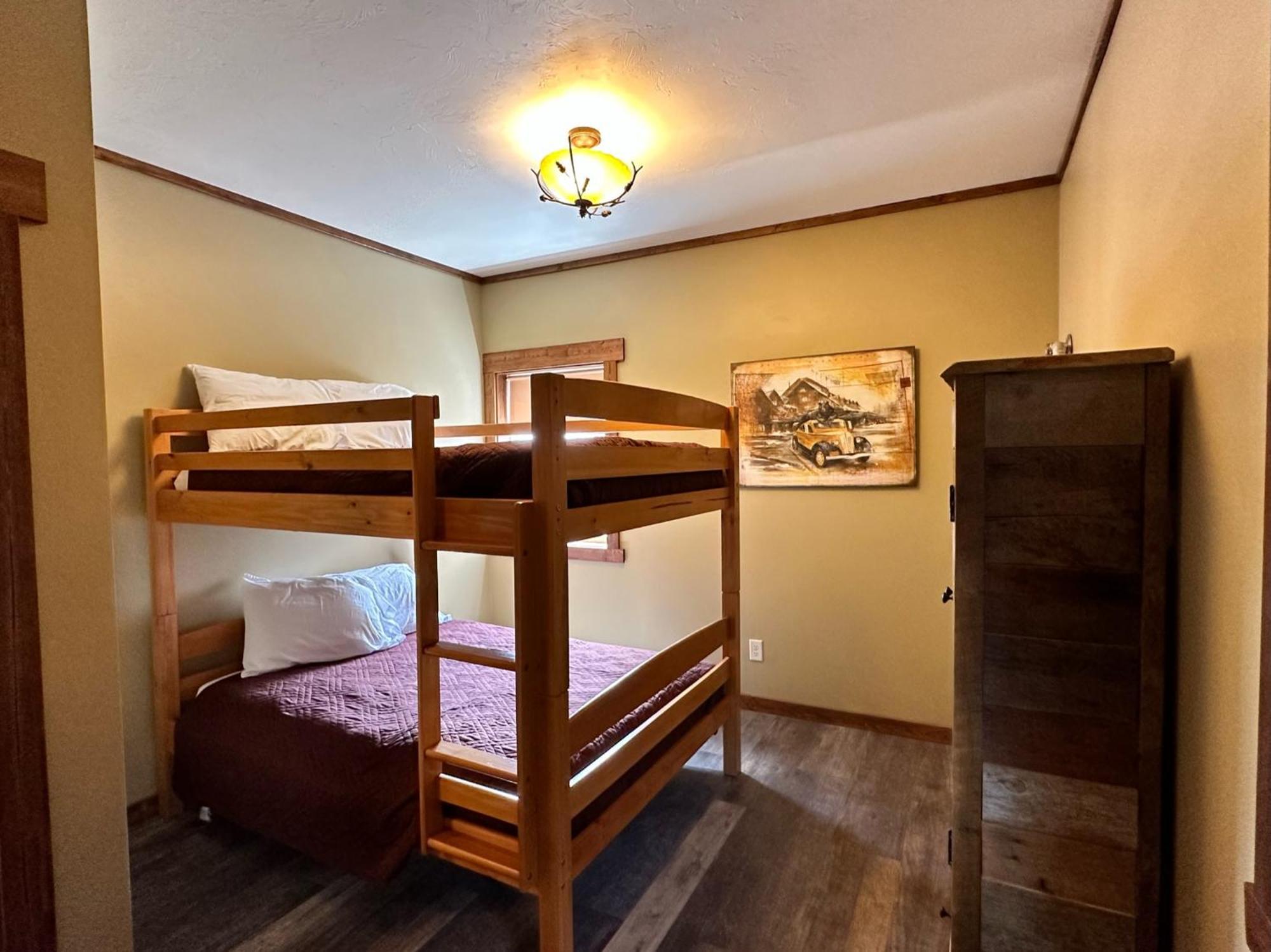 Yellowstone Cabins And Rv เวสต์เยลโลว์สโตน ภายนอก รูปภาพ