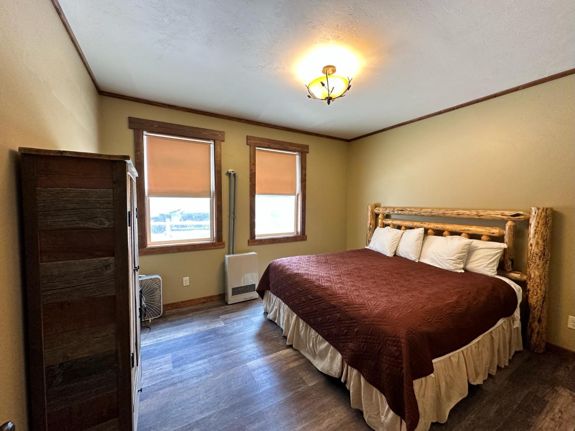 Yellowstone Cabins And Rv เวสต์เยลโลว์สโตน ภายนอก รูปภาพ