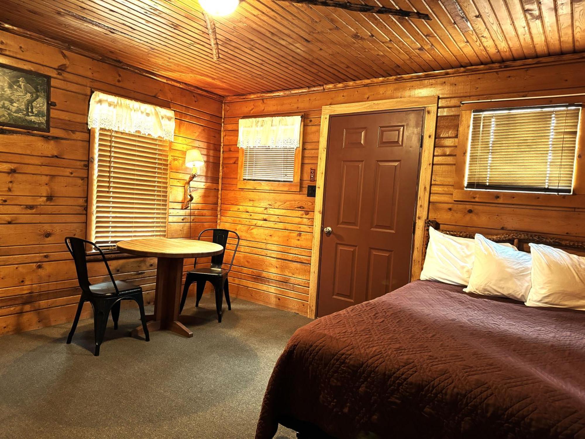 Yellowstone Cabins And Rv เวสต์เยลโลว์สโตน ภายนอก รูปภาพ