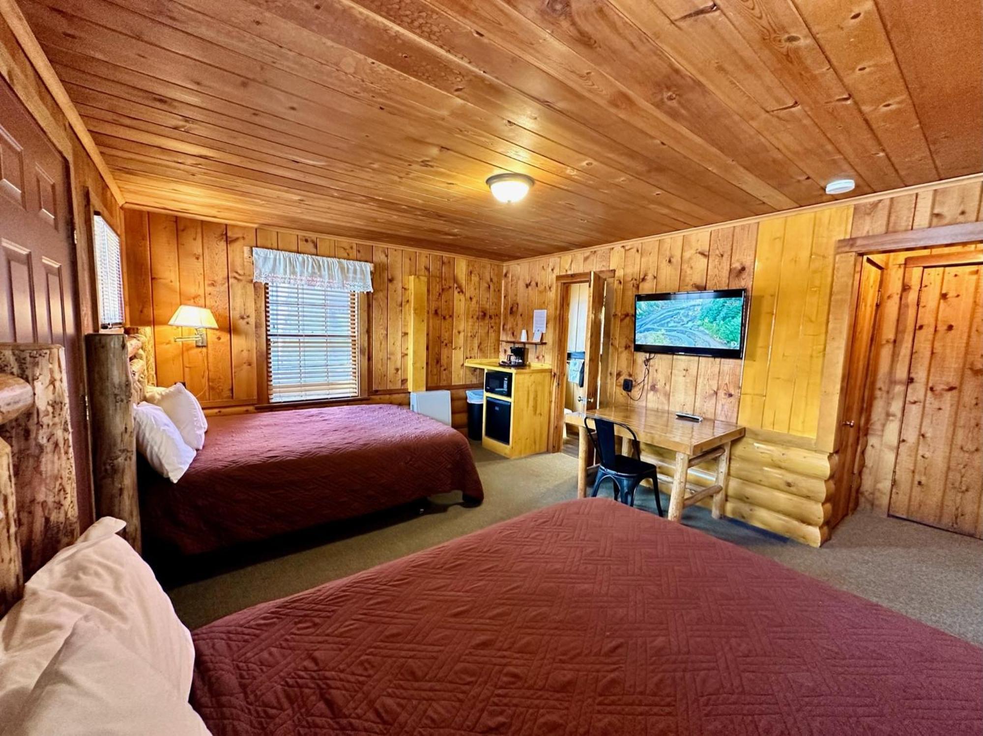 Yellowstone Cabins And Rv เวสต์เยลโลว์สโตน ภายนอก รูปภาพ