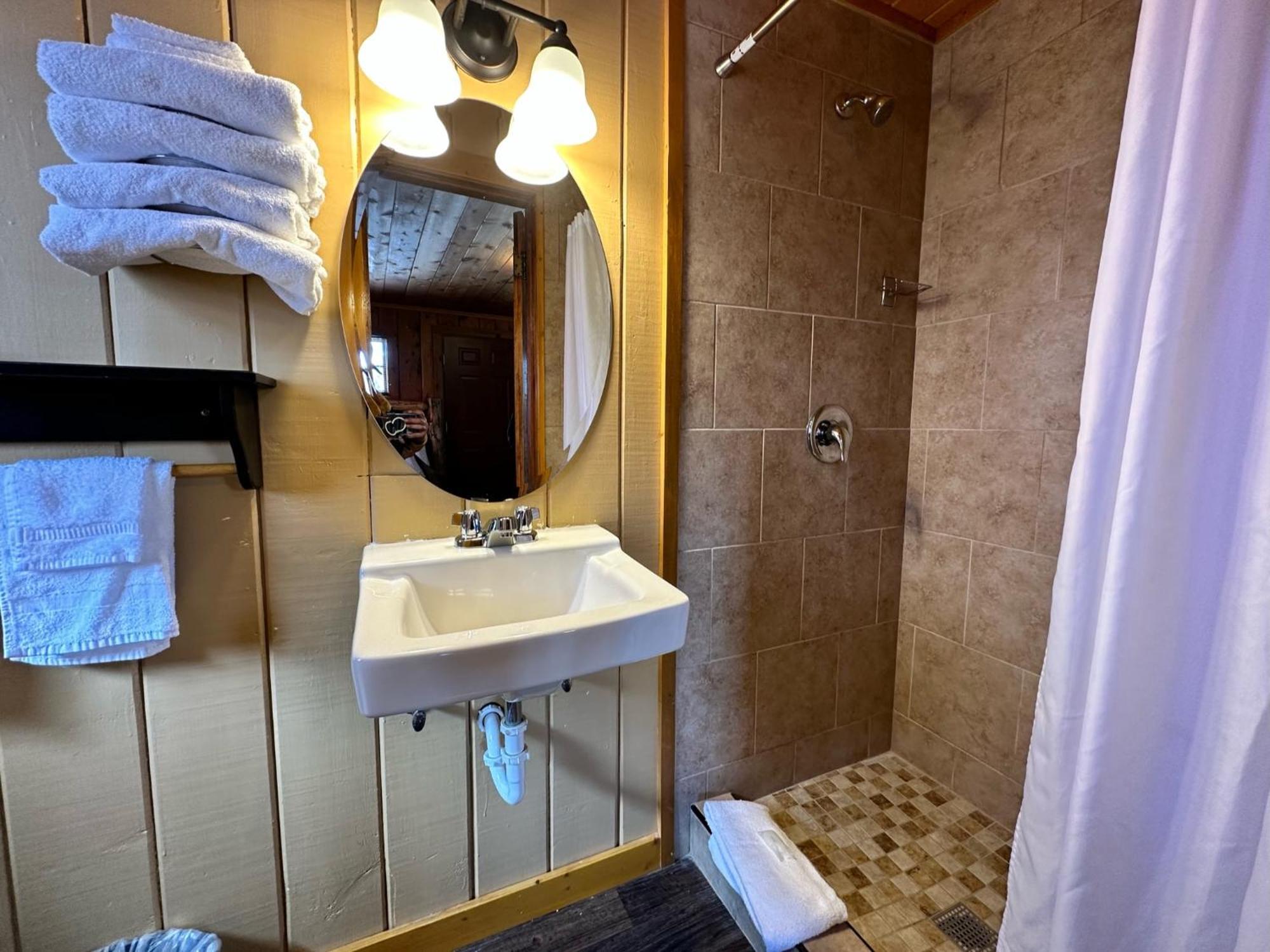 Yellowstone Cabins And Rv เวสต์เยลโลว์สโตน ภายนอก รูปภาพ