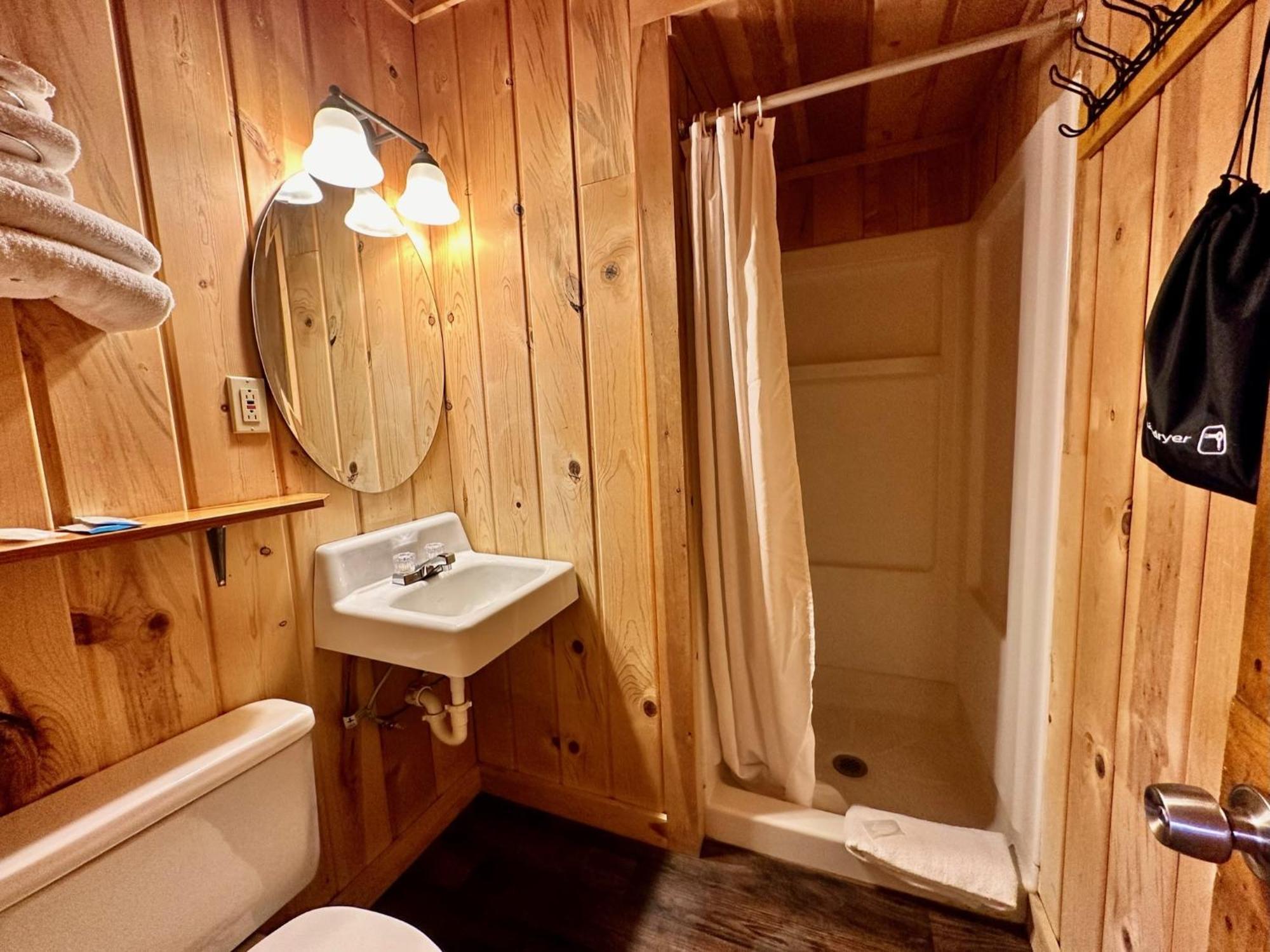 Yellowstone Cabins And Rv เวสต์เยลโลว์สโตน ภายนอก รูปภาพ