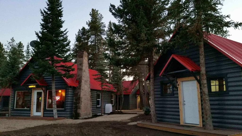 Yellowstone Cabins And Rv เวสต์เยลโลว์สโตน ภายนอก รูปภาพ