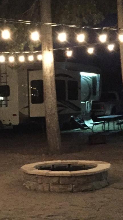 Yellowstone Cabins And Rv เวสต์เยลโลว์สโตน ภายนอก รูปภาพ